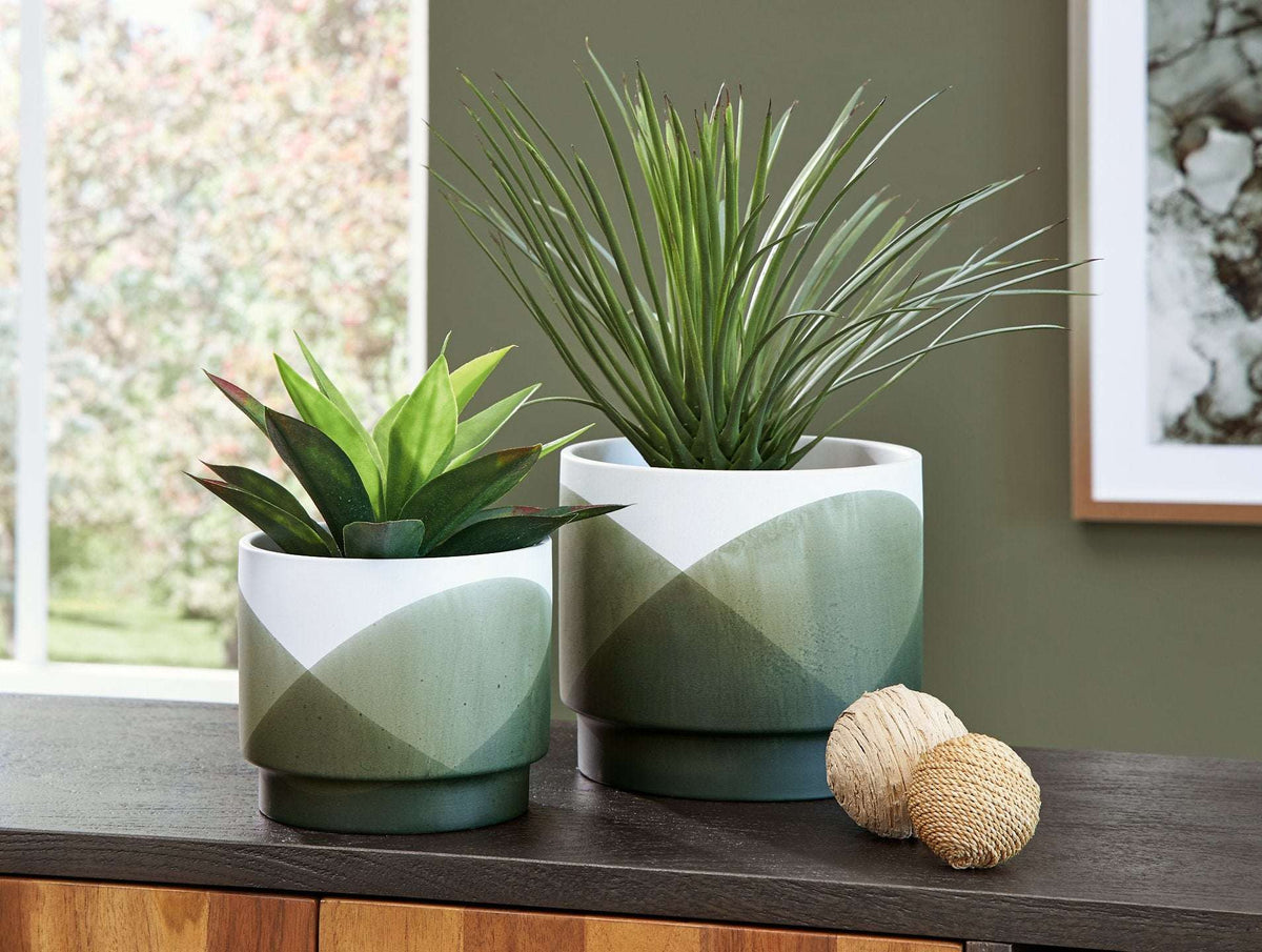 Ardenridge Planter (Set of 2) - Planter - Half Price Furniture