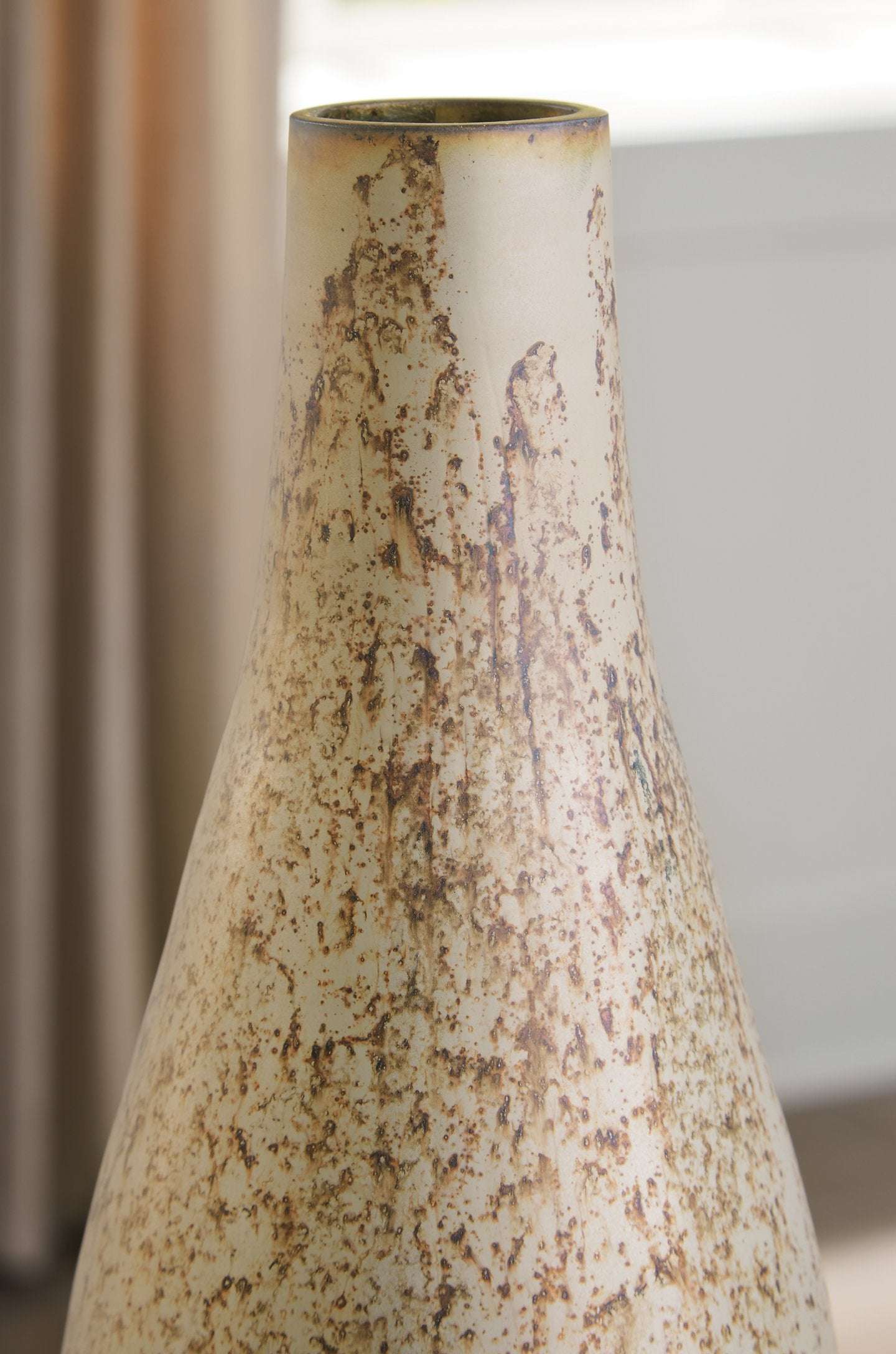 Plawite Vase Half Price Furniture