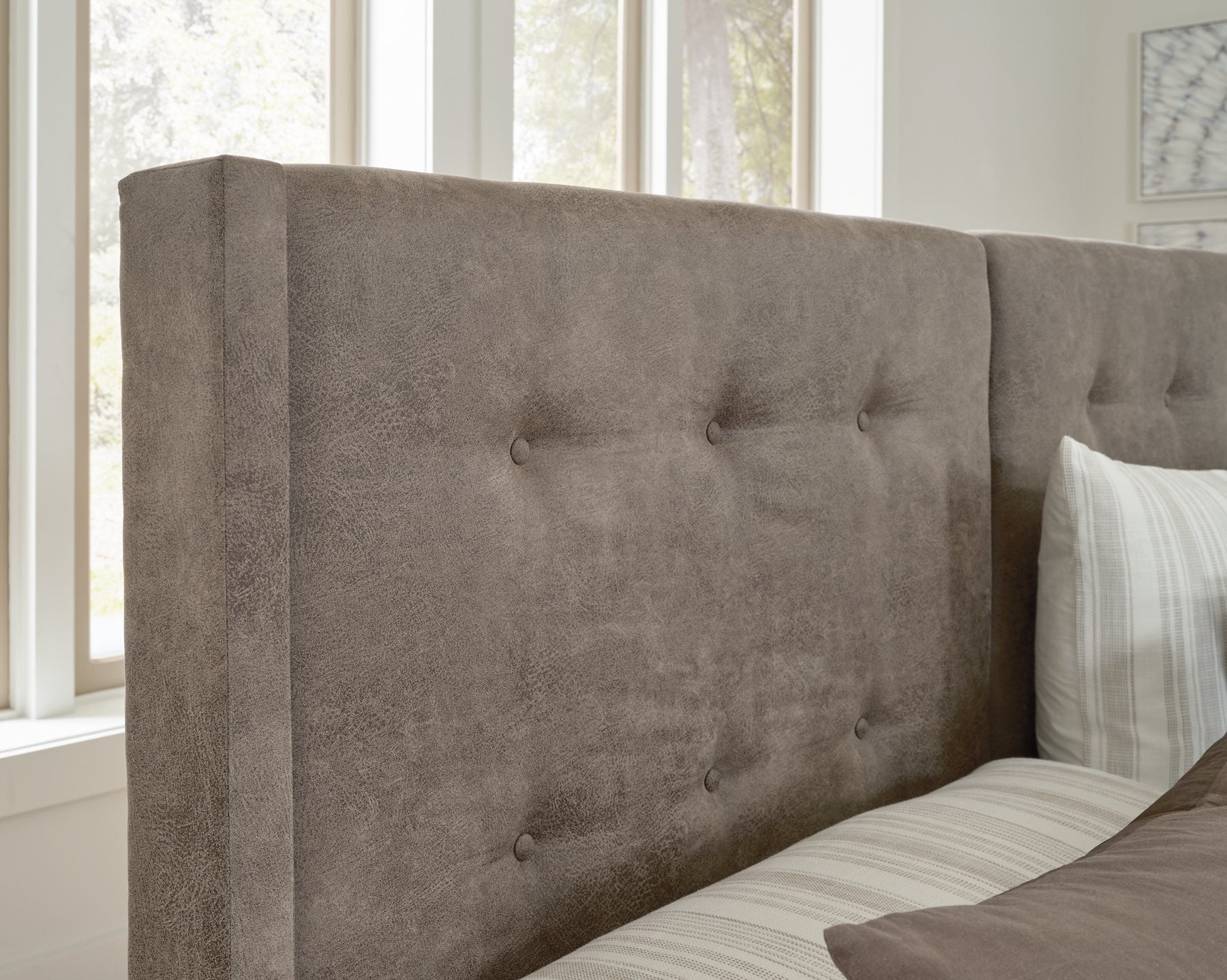 Wittland Upholstered Bed - Half Price Furniture