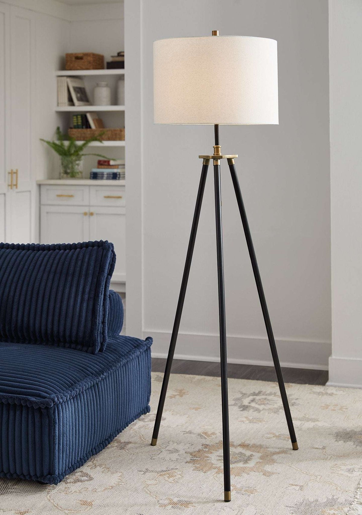 Cashner Floor Lamp - Lamp - Half Price Furniture