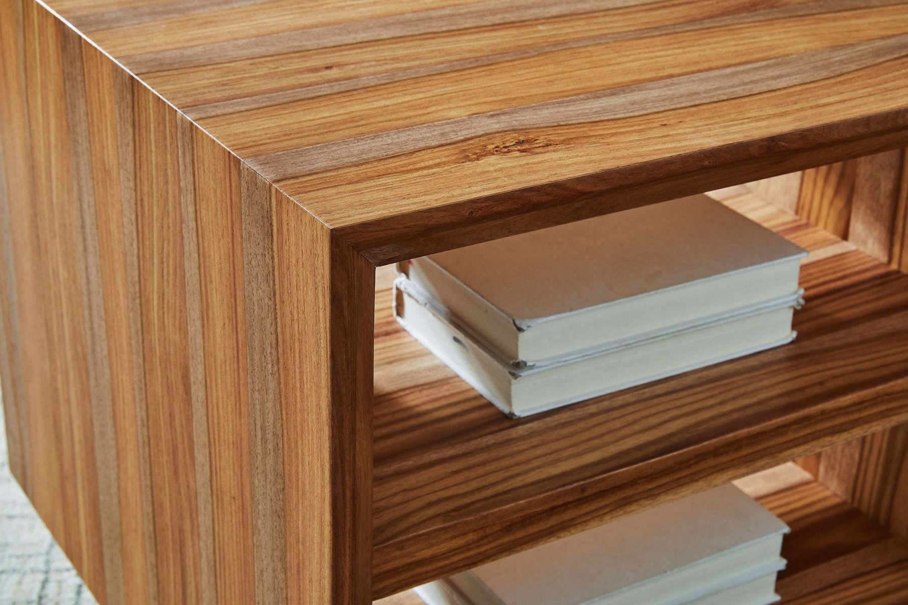 Dressonni End Table - End Table - Half Price Furniture