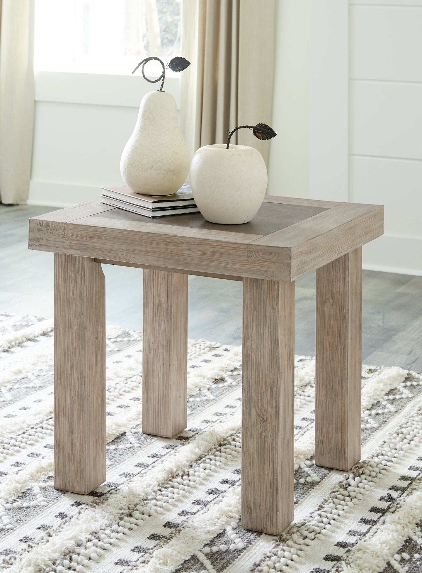Hennington Table Set Half Price Furniture