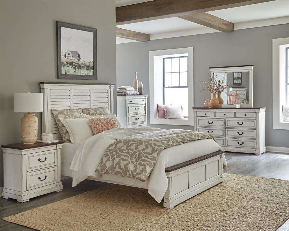 Hillcrest 4-piece California King Panel Bedroom Set White and Dark Rum Half Price Furniture