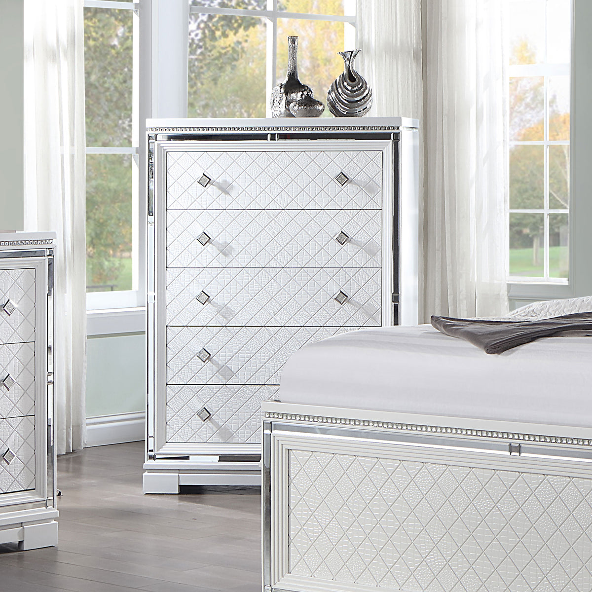 Eleanor Rectangular 5-drawer Chest White  Half Price Furniture