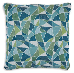 Seanow Next-Gen Nuvella Pillow (Set of 4)  Half Price Furniture