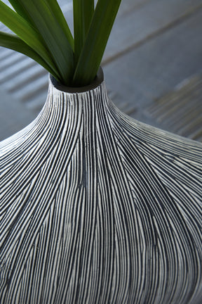 Donya Vase - Vase - Half Price Furniture