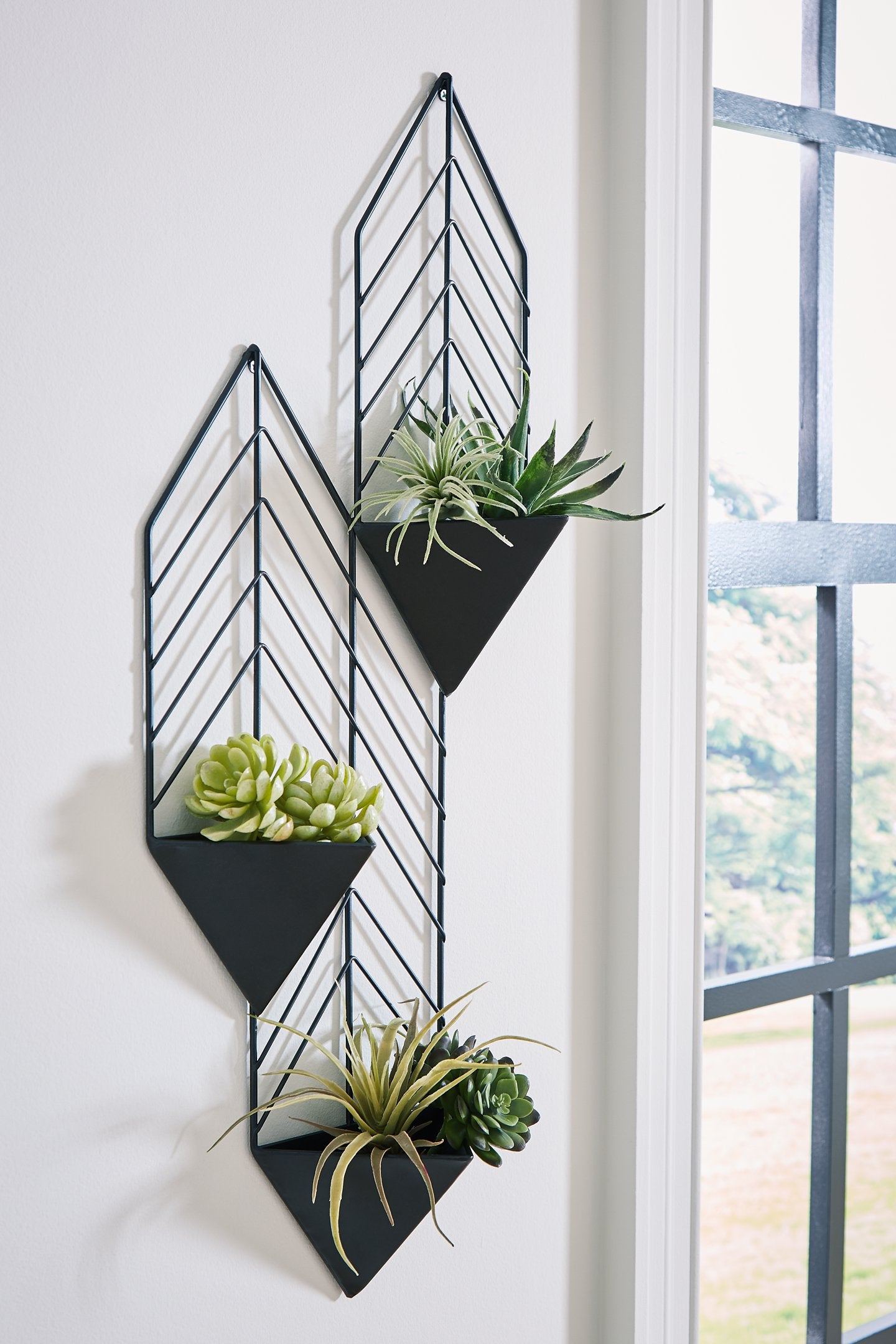 wall hanging plant stand Ashley A8010367 Dashney - Black