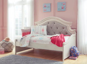 Realyn Bed - Half Price Furniture