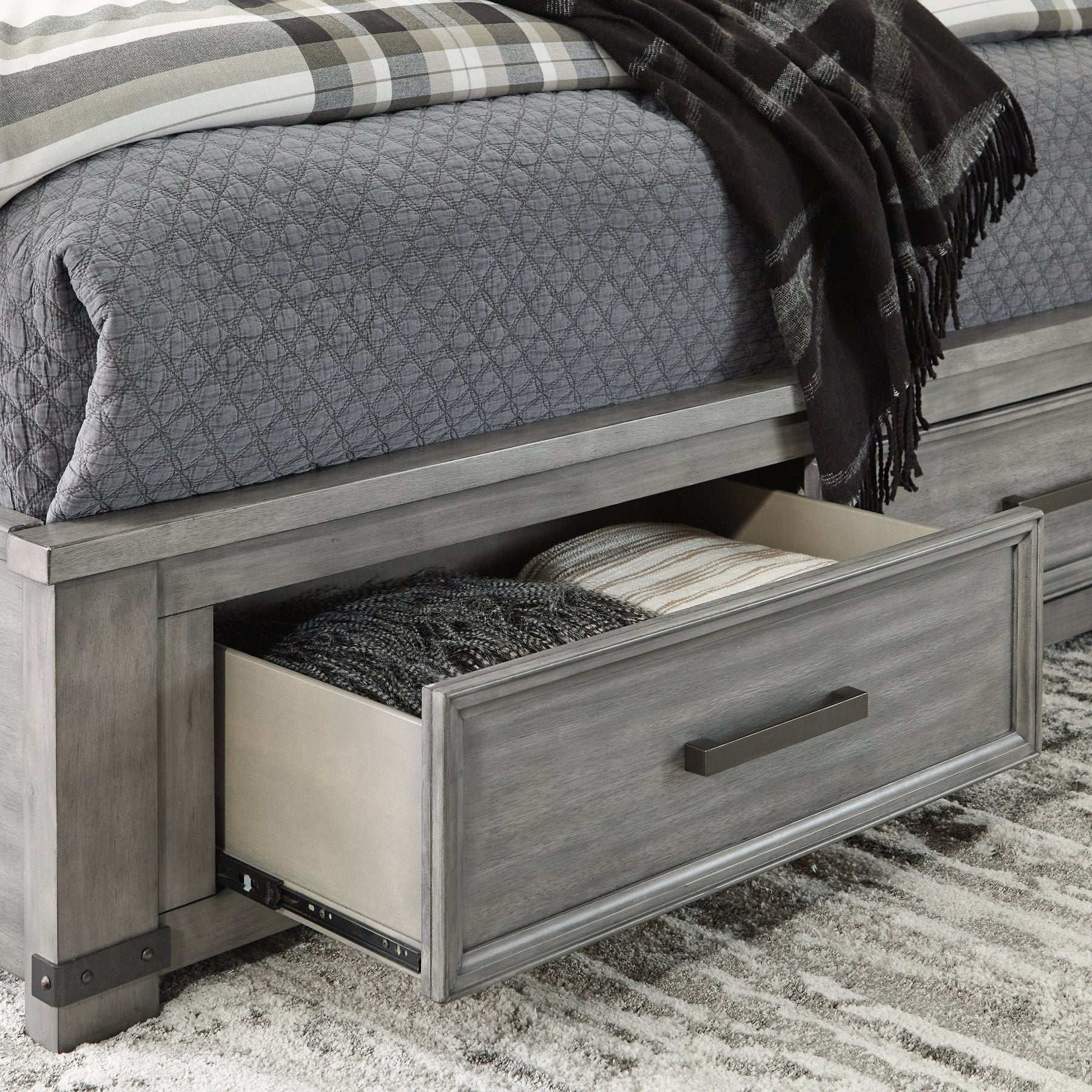 Russelyn Storage Bed - Half Price Furniture