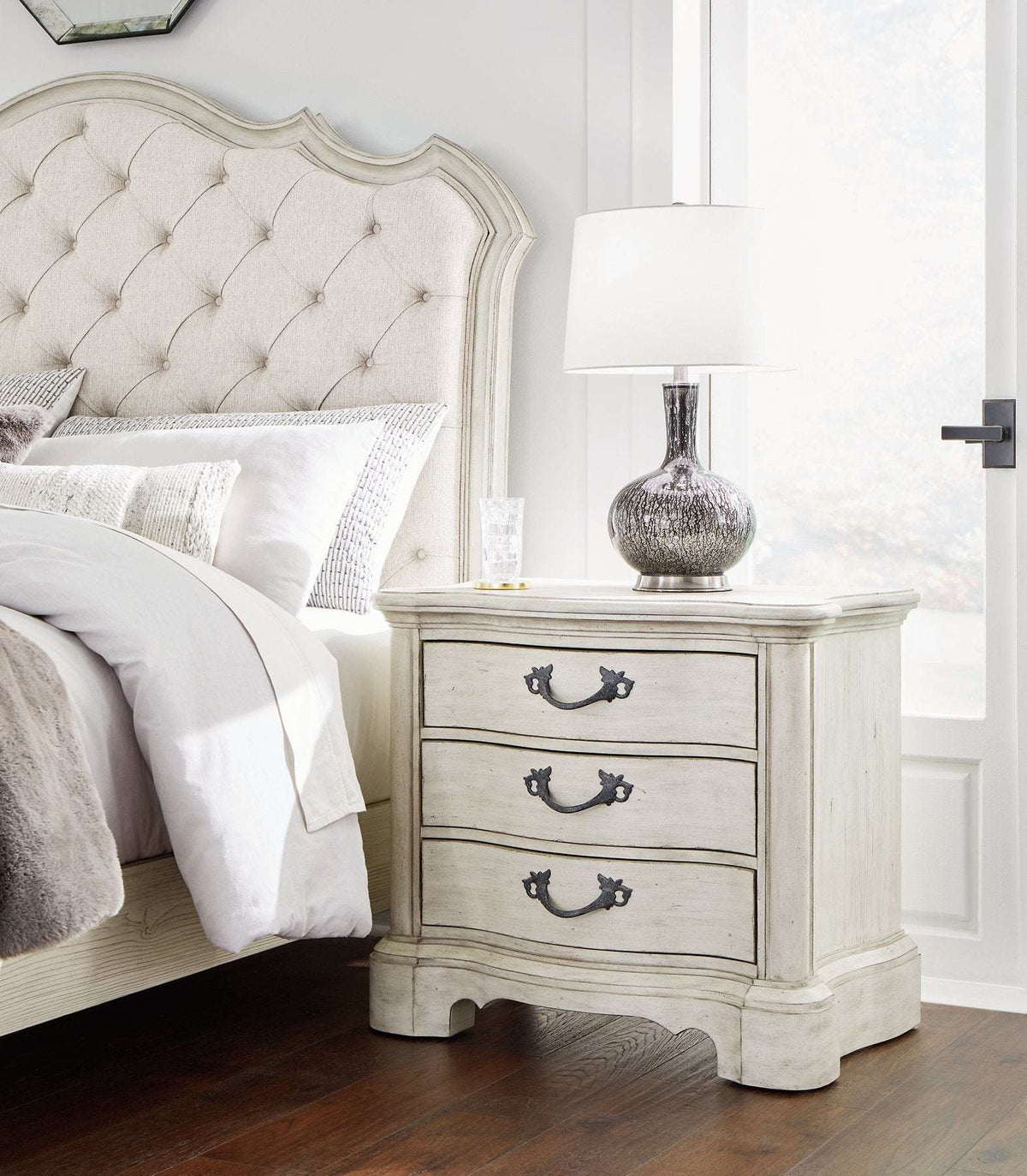 Arlendyne Nightstand - Nightstand - Half Price Furniture