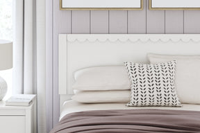 Hallityn Bed - Half Price Furniture