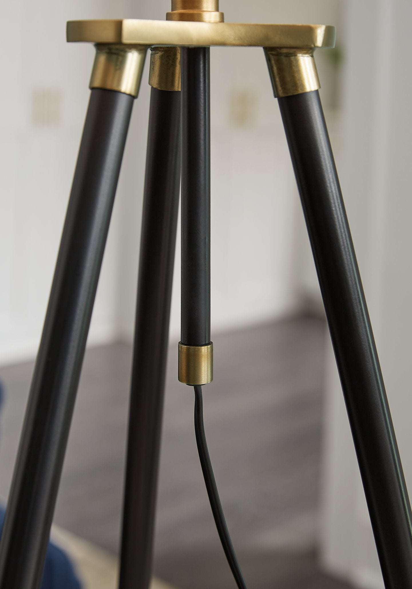 Cashner Floor Lamp - Lamp - Half Price Furniture
