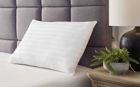 Zephyr 2.0 Pillow (Set of 2)(9/Case) Half Price Furniture