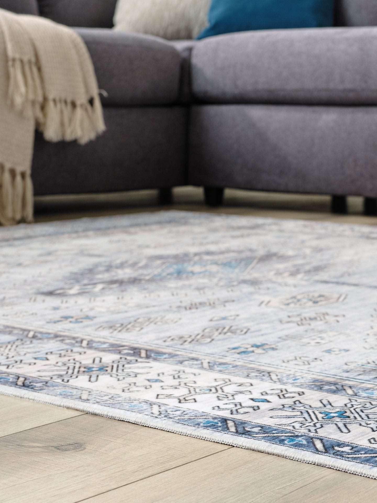 Hebruns 8' x 10' Rug - Half Price Furniture
