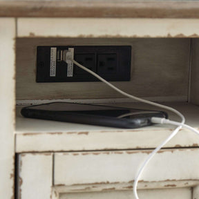 Realyn Chairside End Table - Half Price Furniture