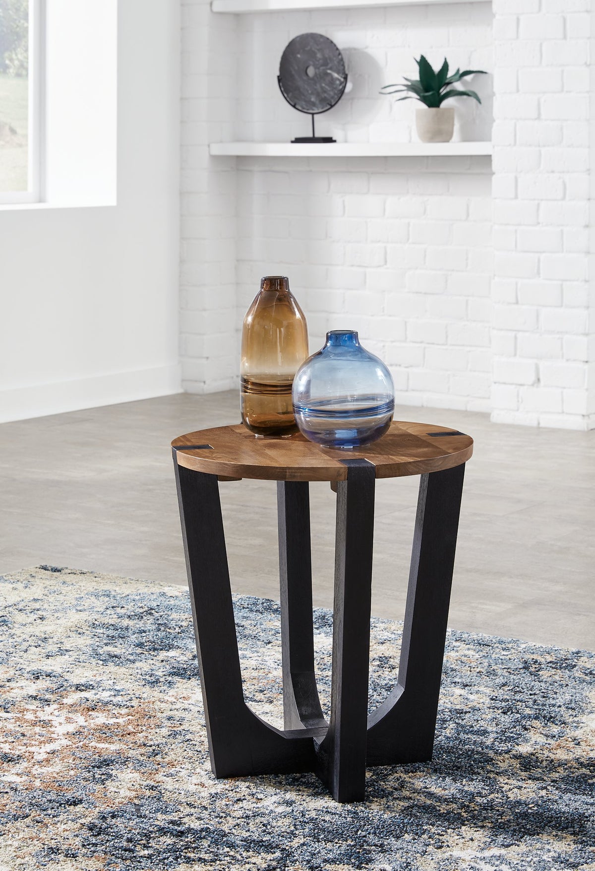 Hanneforth End Table - Half Price Furniture